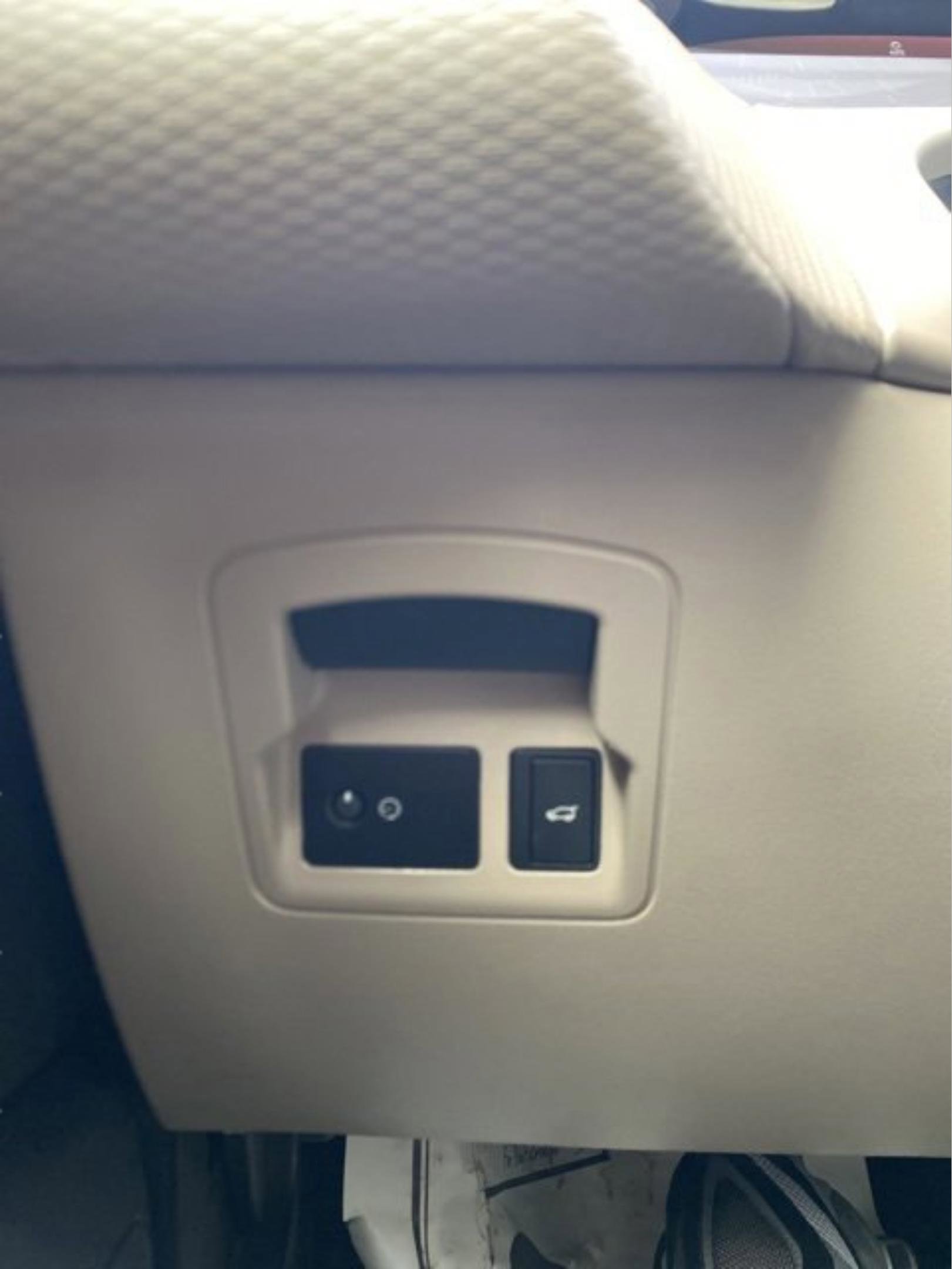 Used 2021 Land Rover Range Rover Velar R-Dynamic S image 14