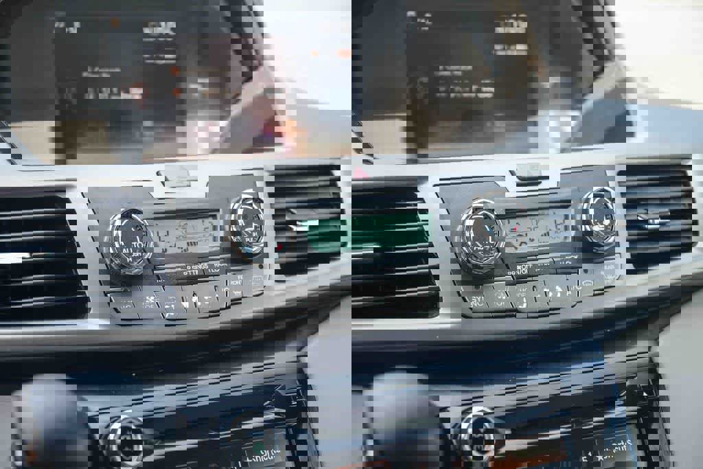 Used 2017 Honda Odyssey SE image 21