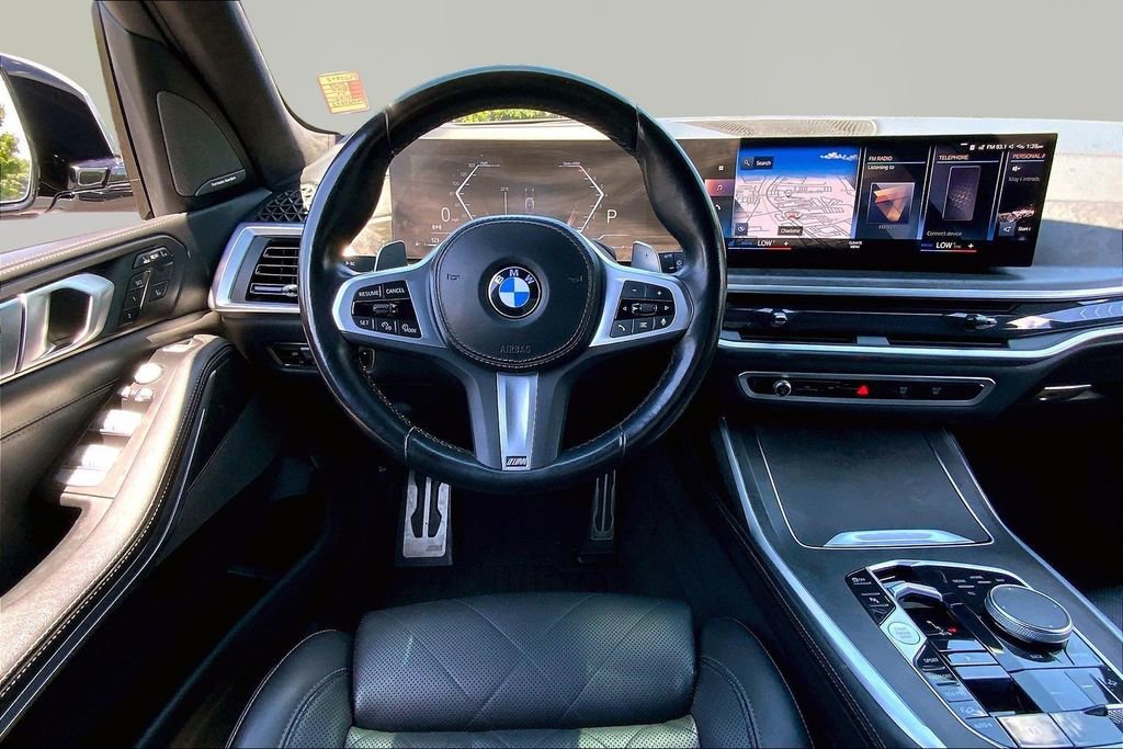 Used 2023 BMW X7 xDrive40i w/ M Sport Package AWD/4WD image 8