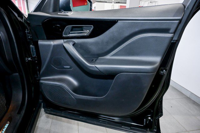 Used 2019 Jaguar F-PACE R-Sport image 29