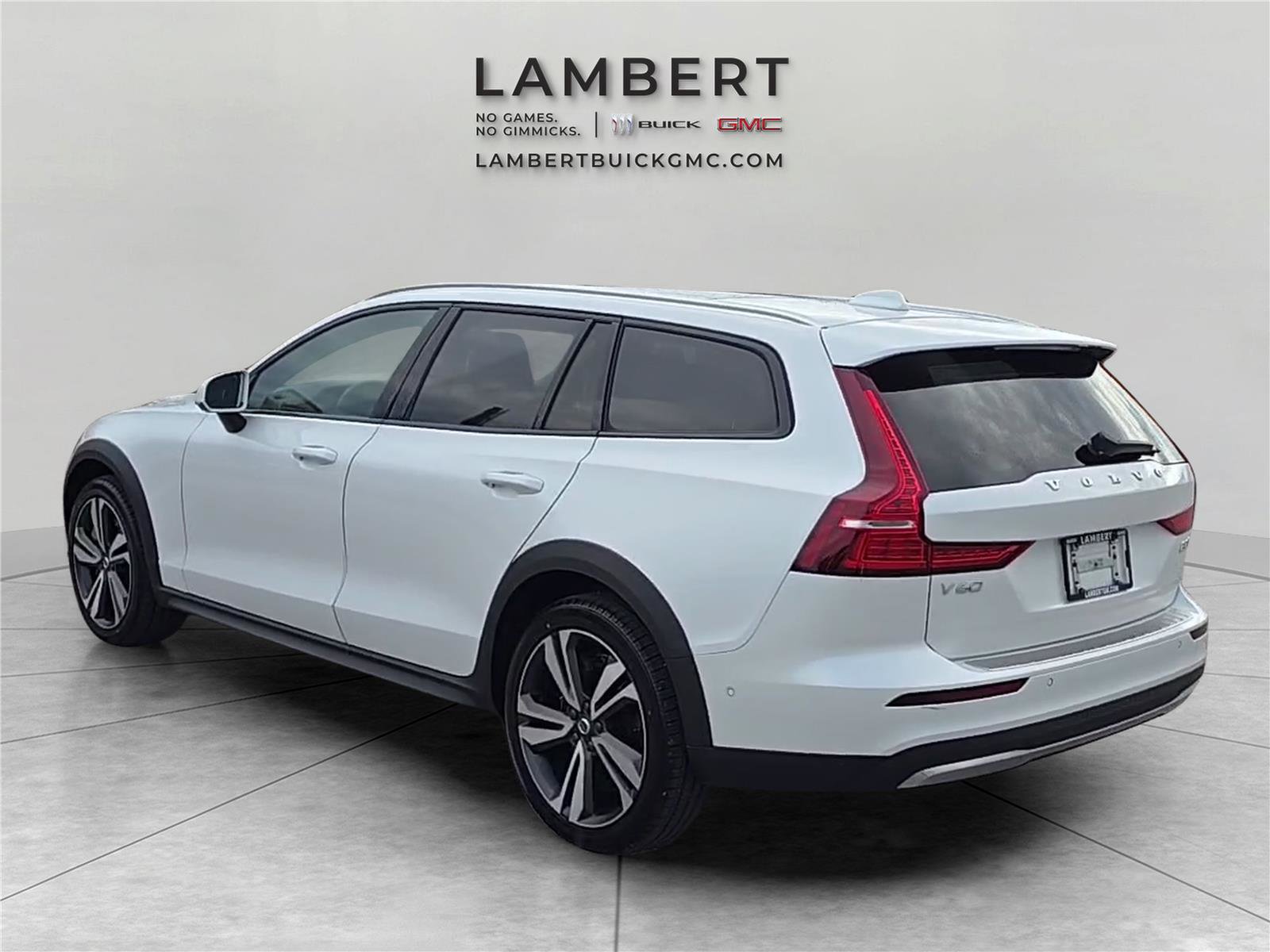 Used 2025 Volvo V60 B5 Cross Country Plus AWD/4WD image 4