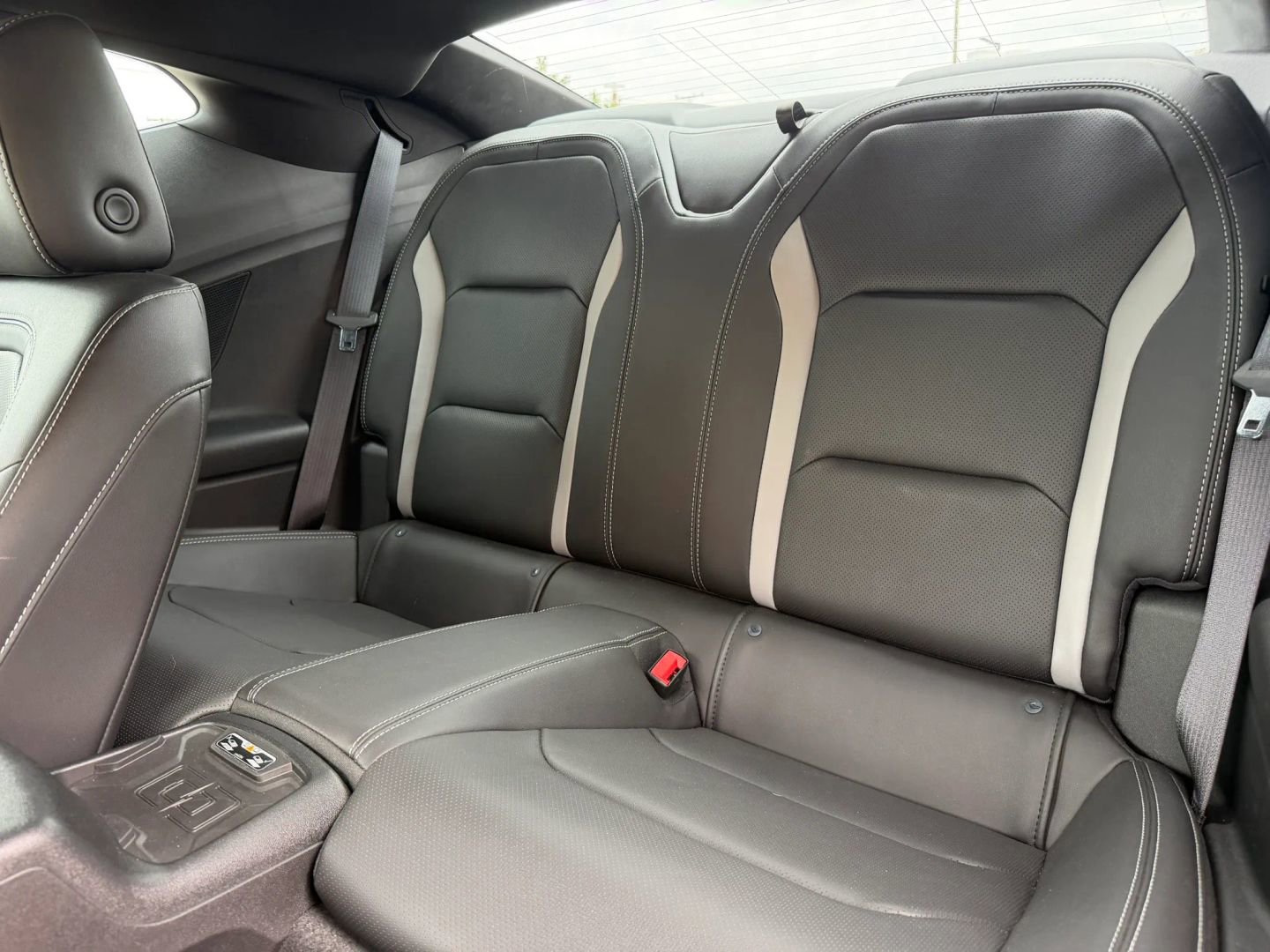 Used 2018 Chevrolet Camaro SS RWD image 13