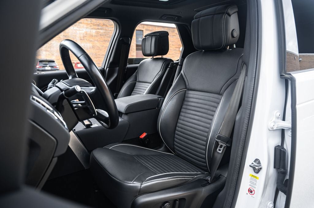 Used 2023 Land Rover Discovery Metropolitan Edition AWD/4WD image 22