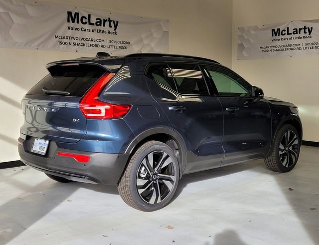 New 2026 Volvo XC40 B4 Plus w/ Climate Package FWD image 3