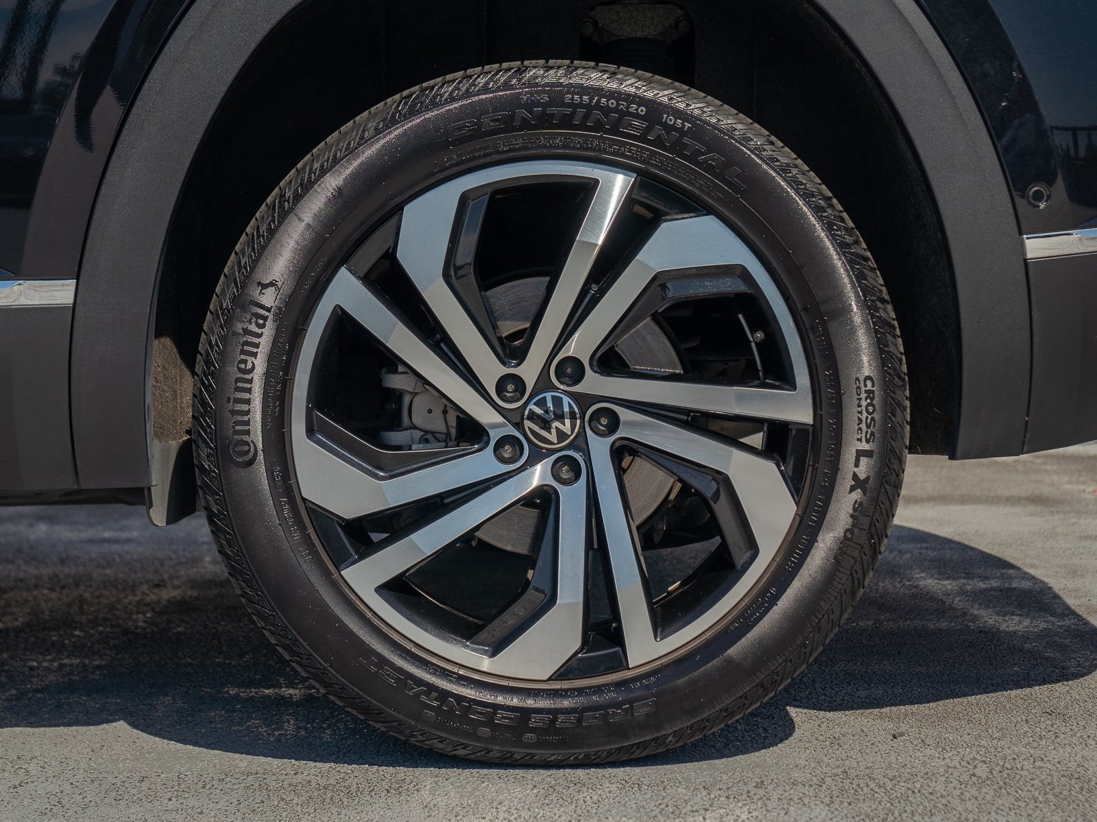 Used 2020 Volkswagen Atlas Cross Sport SEL Premium AWD/4WD image 13