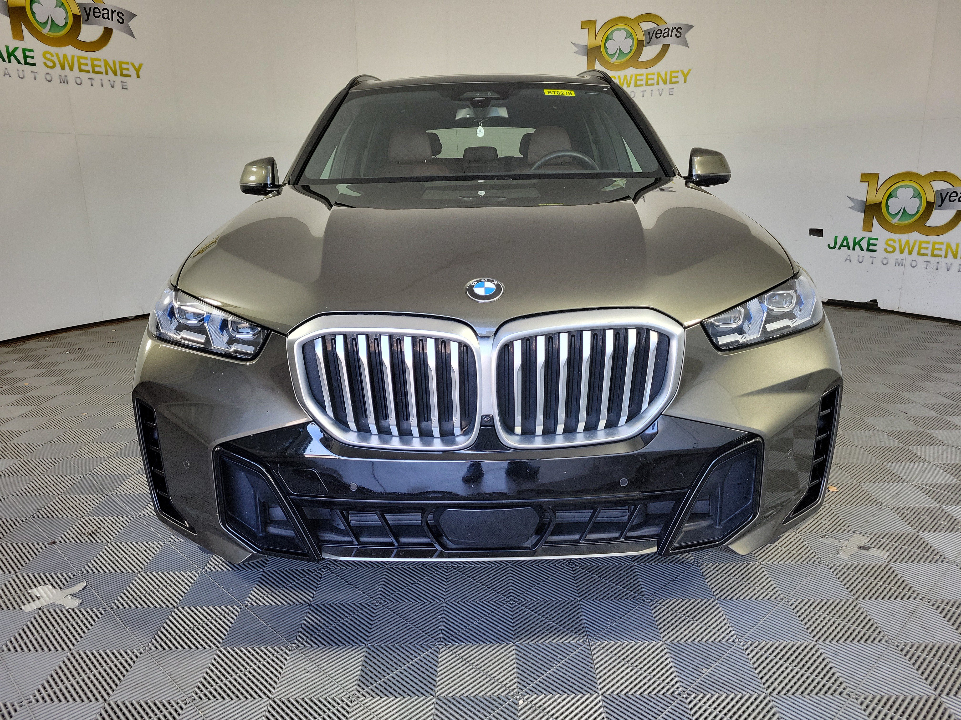 Used 2024 BMW X5 xDrive40i w/ M Sport Package AWD/4WD image 2