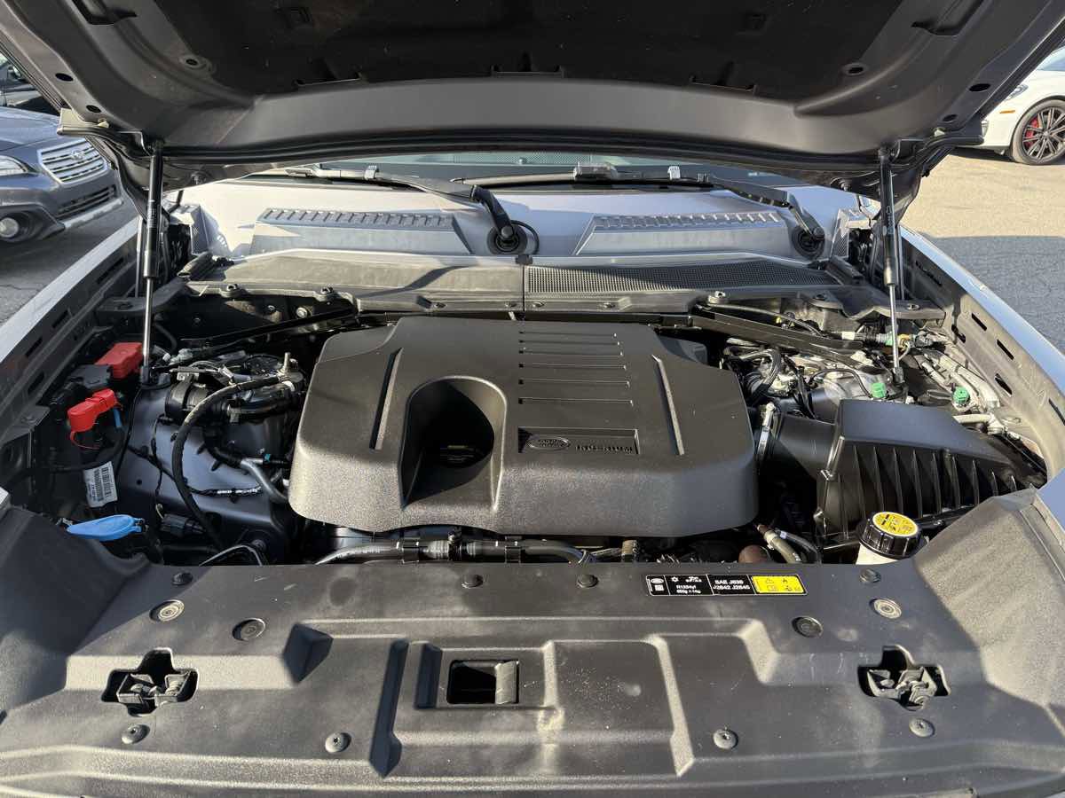 Used 2021 Land Rover Defender 110 SE image 27