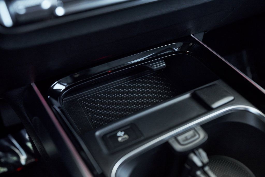 Used 2025 Mercedes-Benz GLB 250 4MATIC w/ Exclusive Package image 49