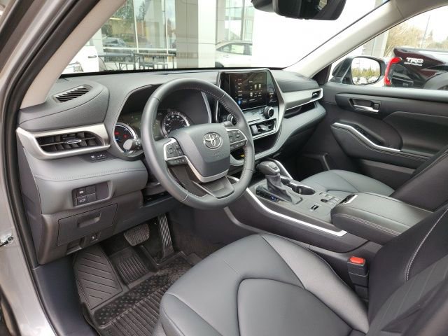 Certified 2025 Toyota Highlander XLE image 14
