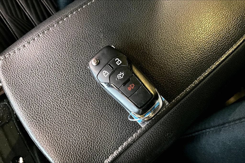 Used 2016 Ford Fusion SE FWD image 30