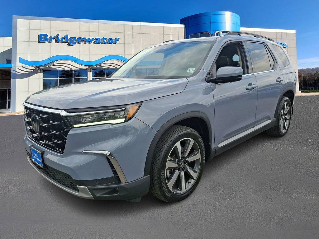 Used 2025 Honda Pilot Elite image 3