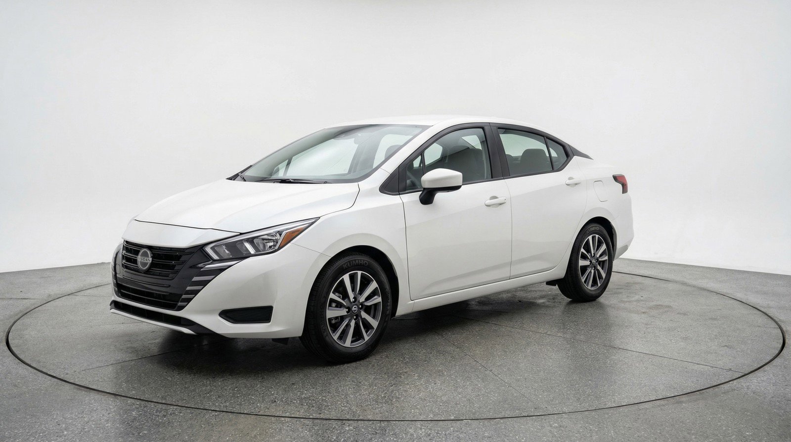 Used 2025 Nissan Versa SV image 3