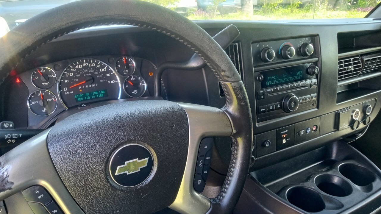 Used 2018 Chevrolet Express 2500 w/ Driver Convenience Package image 10