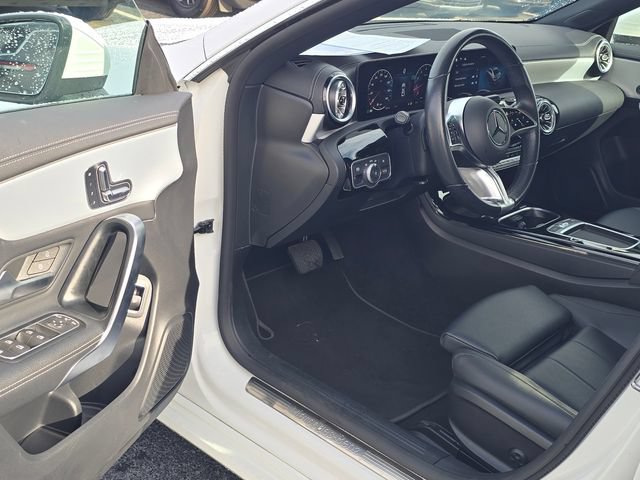 Used 2025 Mercedes-Benz CLA 250 4MATIC image 9