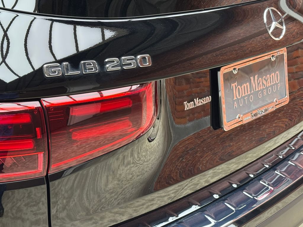 Used 2026 Mercedes-Benz GLB 250 4MATIC image 5