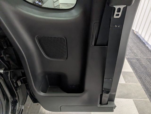 Used 2025 Nissan Frontier SV image 8