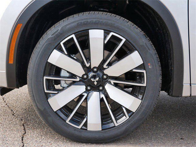 New 2026 Mitsubishi Outlander SEL image 3