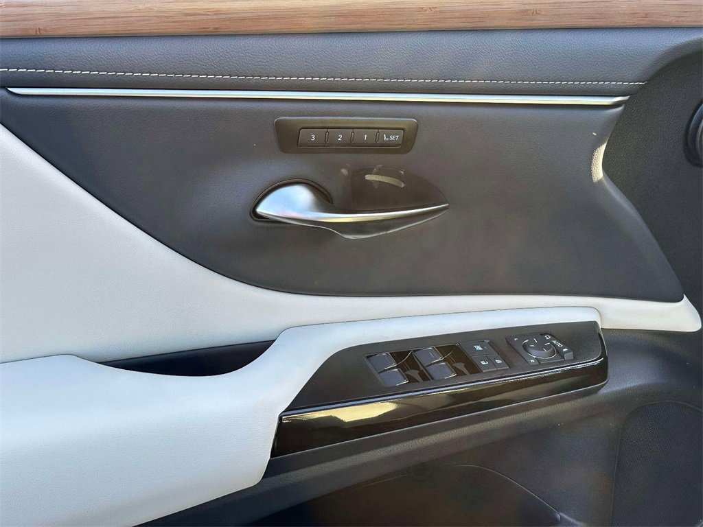 New 2025 Lexus ES 350 w/ Premium Package image 13