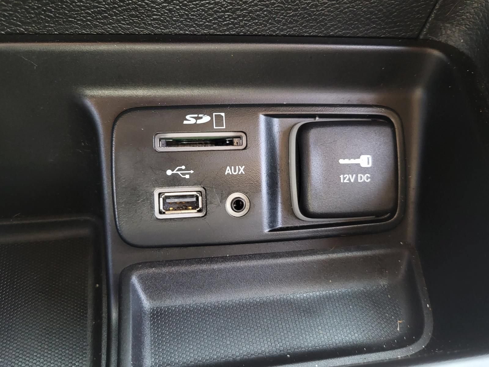 Used 2018 Jeep Cherokee Latitude Plus w/ Cold Weather Group FWD image 26
