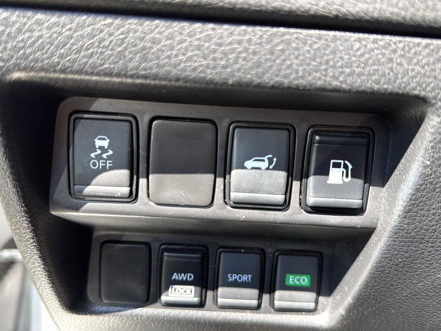 Used 2018 Nissan Rogue SV image 9