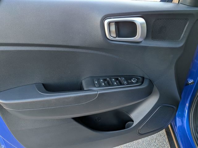 Used 2025 Hyundai Venue SEL image 8