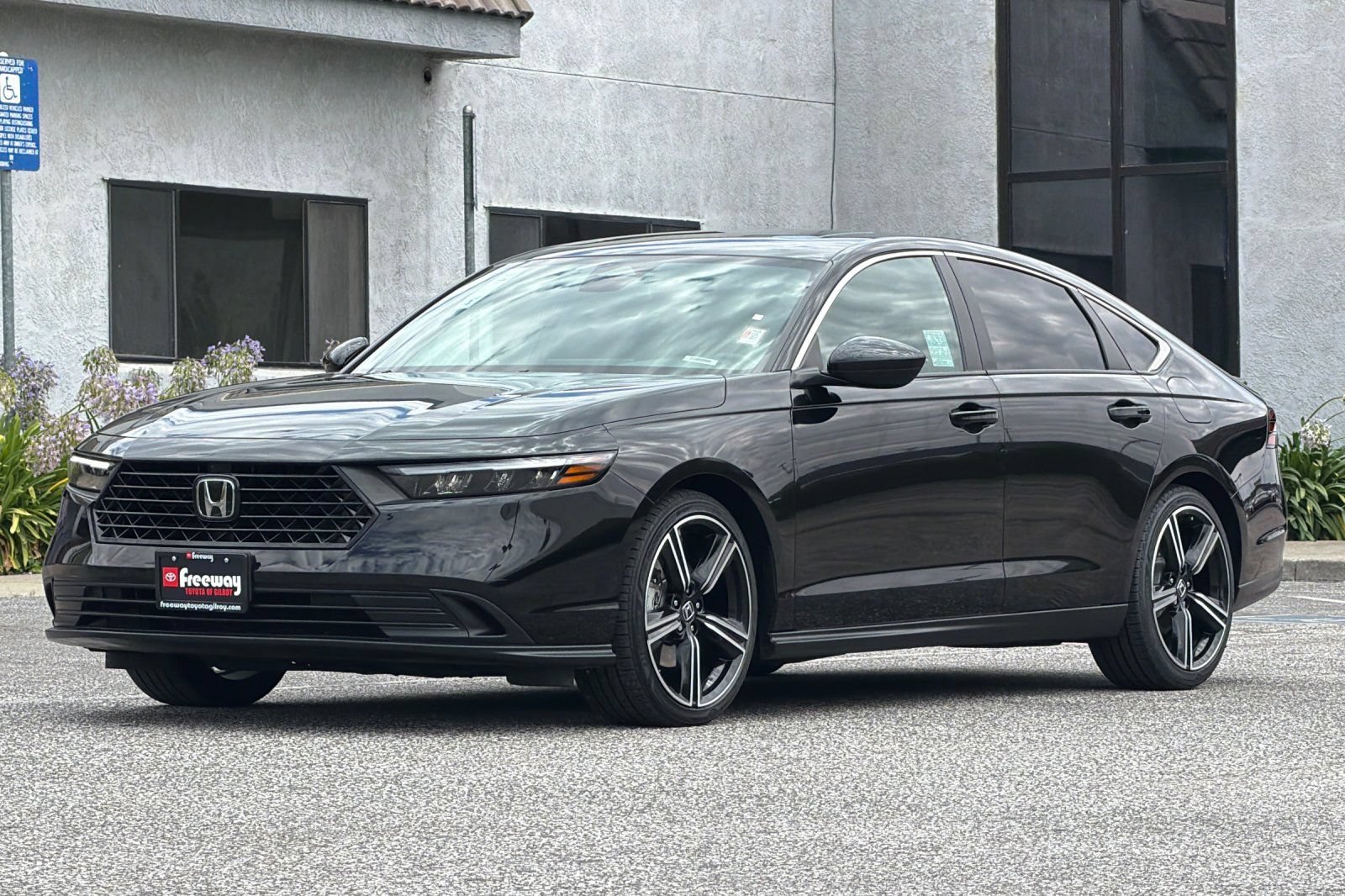 Used 2025 Honda Accord Sport image 9