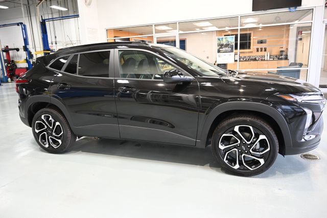 New 2026 Chevrolet Trax RS w/ Driver Confidence Package FWD image 4