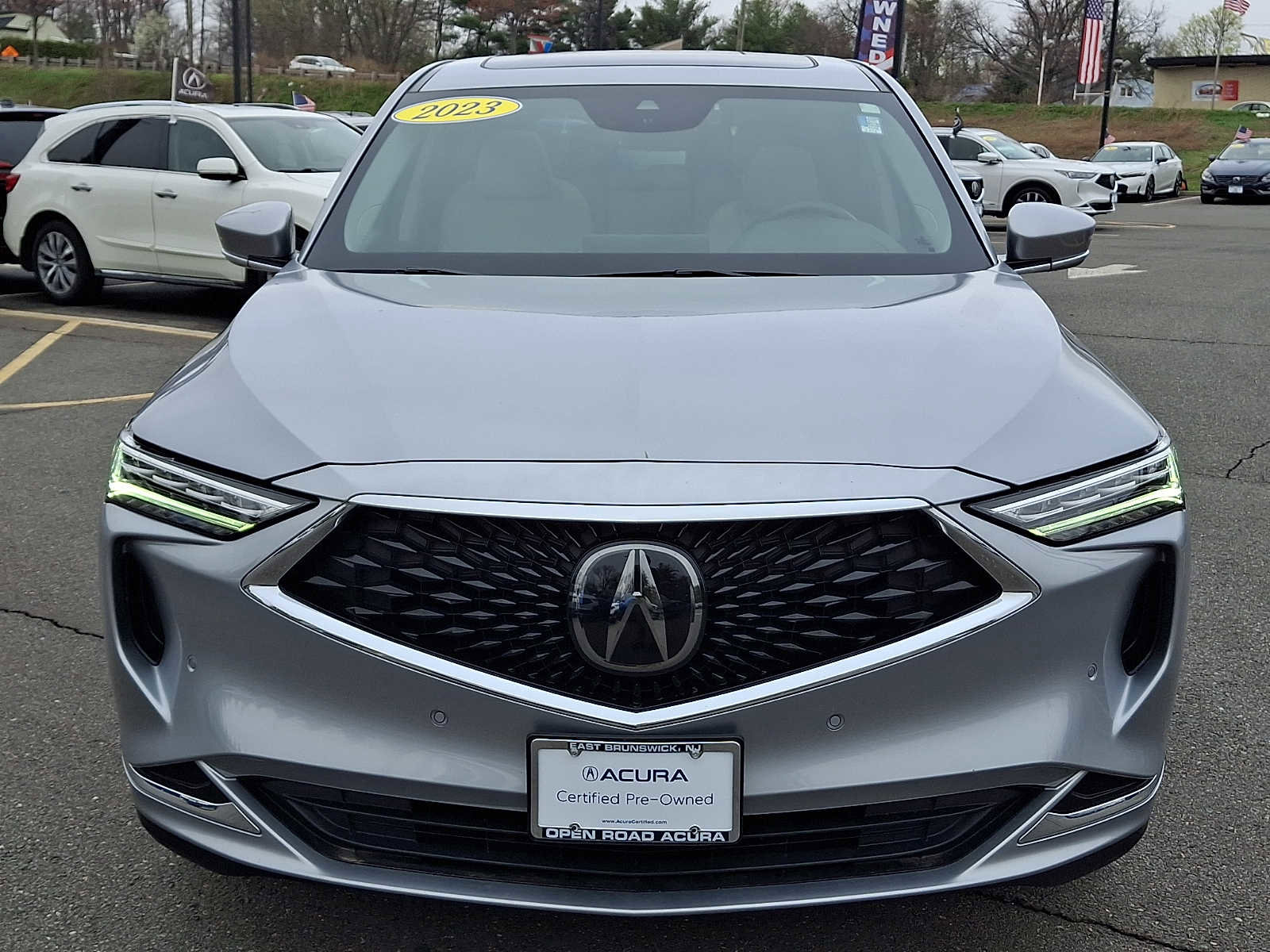 Used 2023 Acura MDX SH-AWD w/ Technology Package image 2
