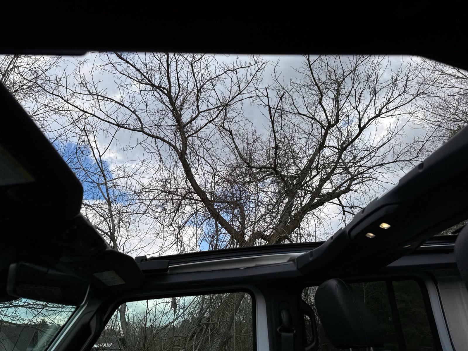 Used 2025 Jeep Wrangler Unlimited Sahara image 6