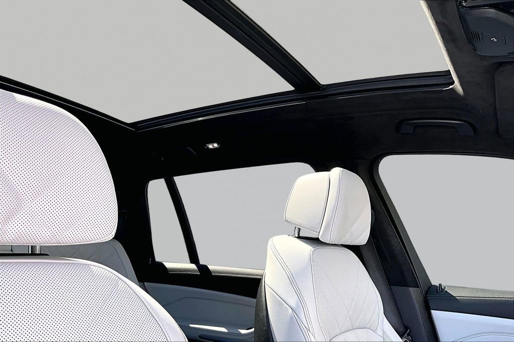 Used 2024 BMW X7 xDrive40i w/ Parking Assistance Package AWD/4WD image 27
