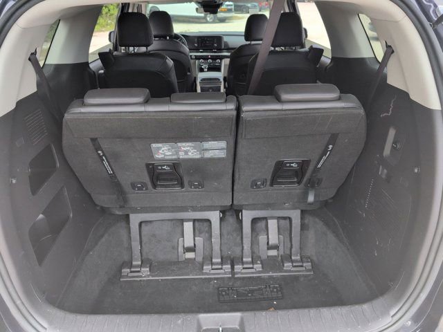 Used 2024 Kia Carnival LX image 28
