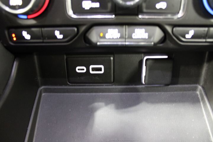 Used 2024 Chevrolet Tahoe Z71 w/ Z71 Off-Road Package AWD/4WD image 52