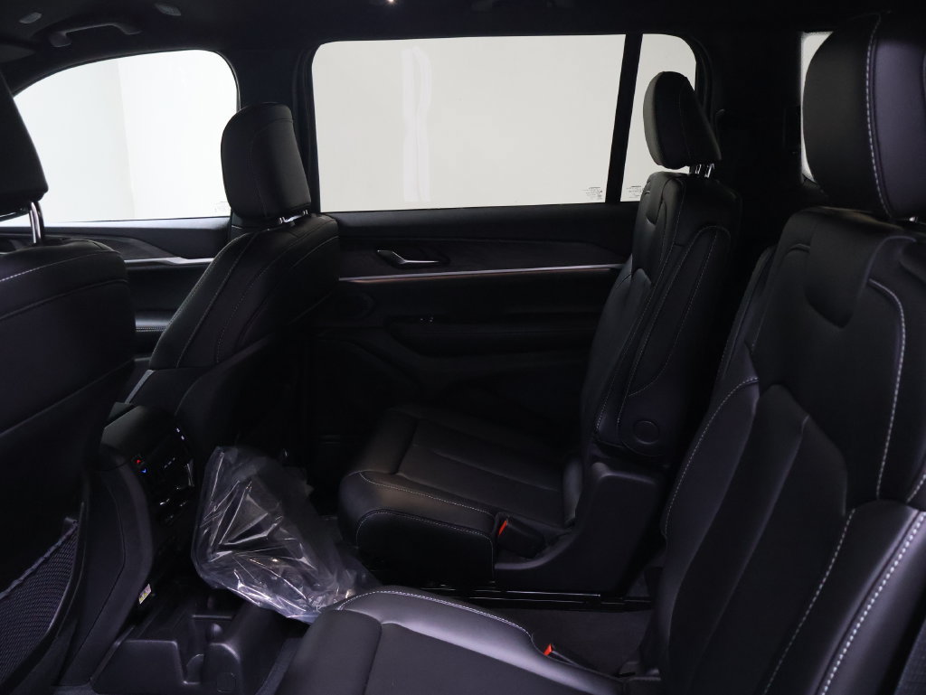 New 2027 Jeep Grand Cherokee L Limited AWD/4WD image 11