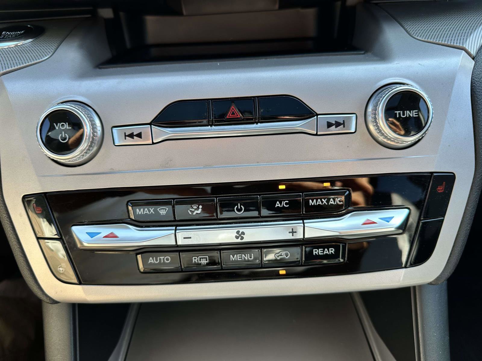 Used 2023 Ford Explorer XLT w/ Equipment Group 202A image 24