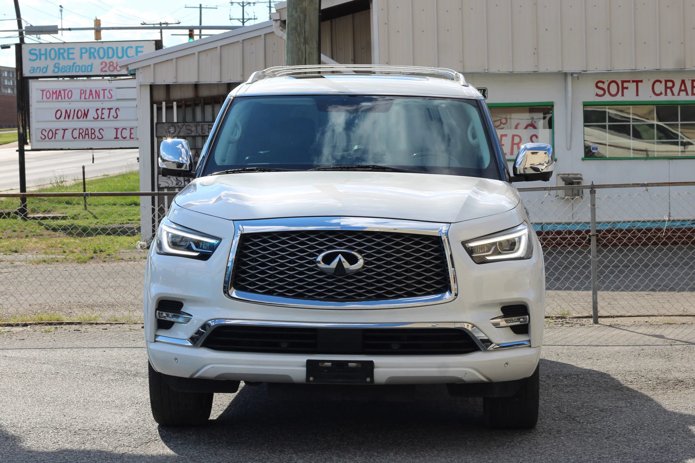 Used 2019 INFINITI QX80 Luxe w/ 22" Wheel Package AWD/4WD image 2