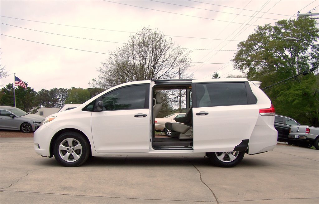 Used 2013 Toyota Sienna L FWD image 6