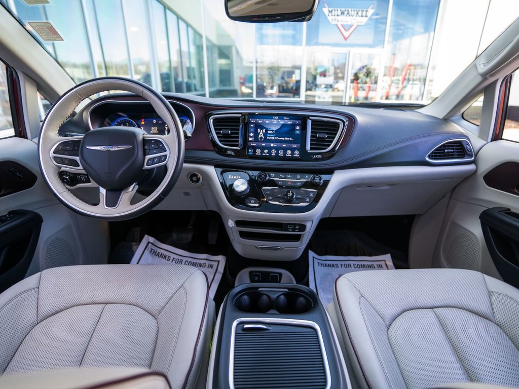 Used 2020 Chrysler Pacifica Limited w/ Tire & Wheel Group image 13