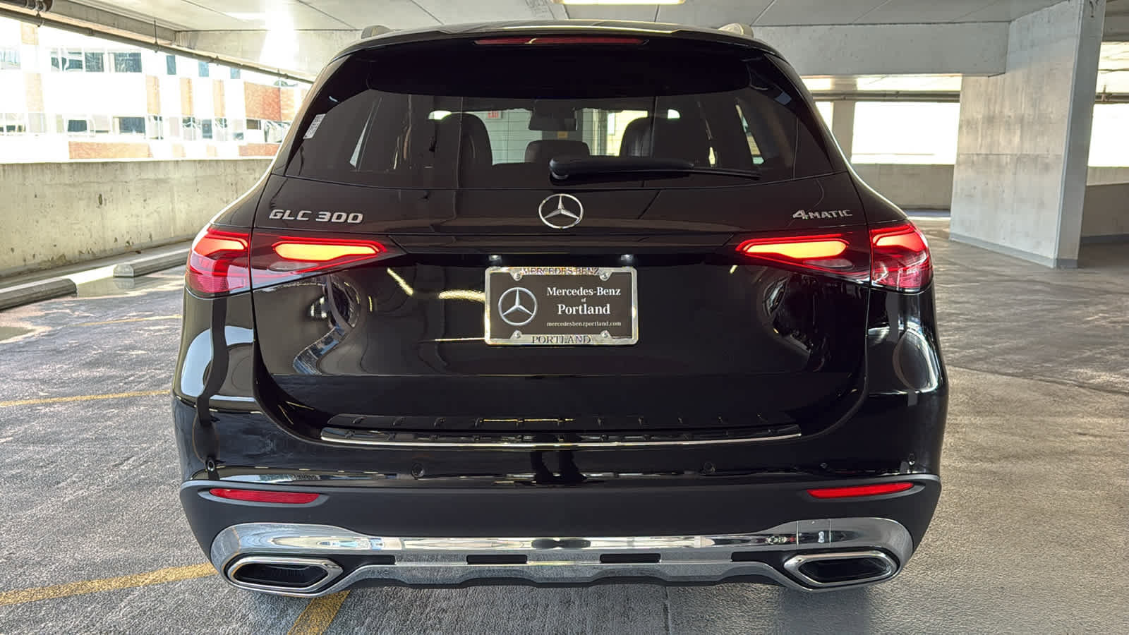Used 2025 Mercedes-Benz GLC 300 4MATIC image 8