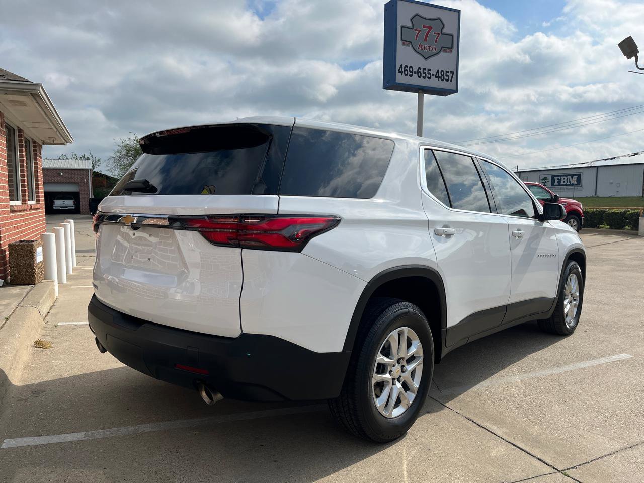 Used 2022 Chevrolet Traverse LS image 6