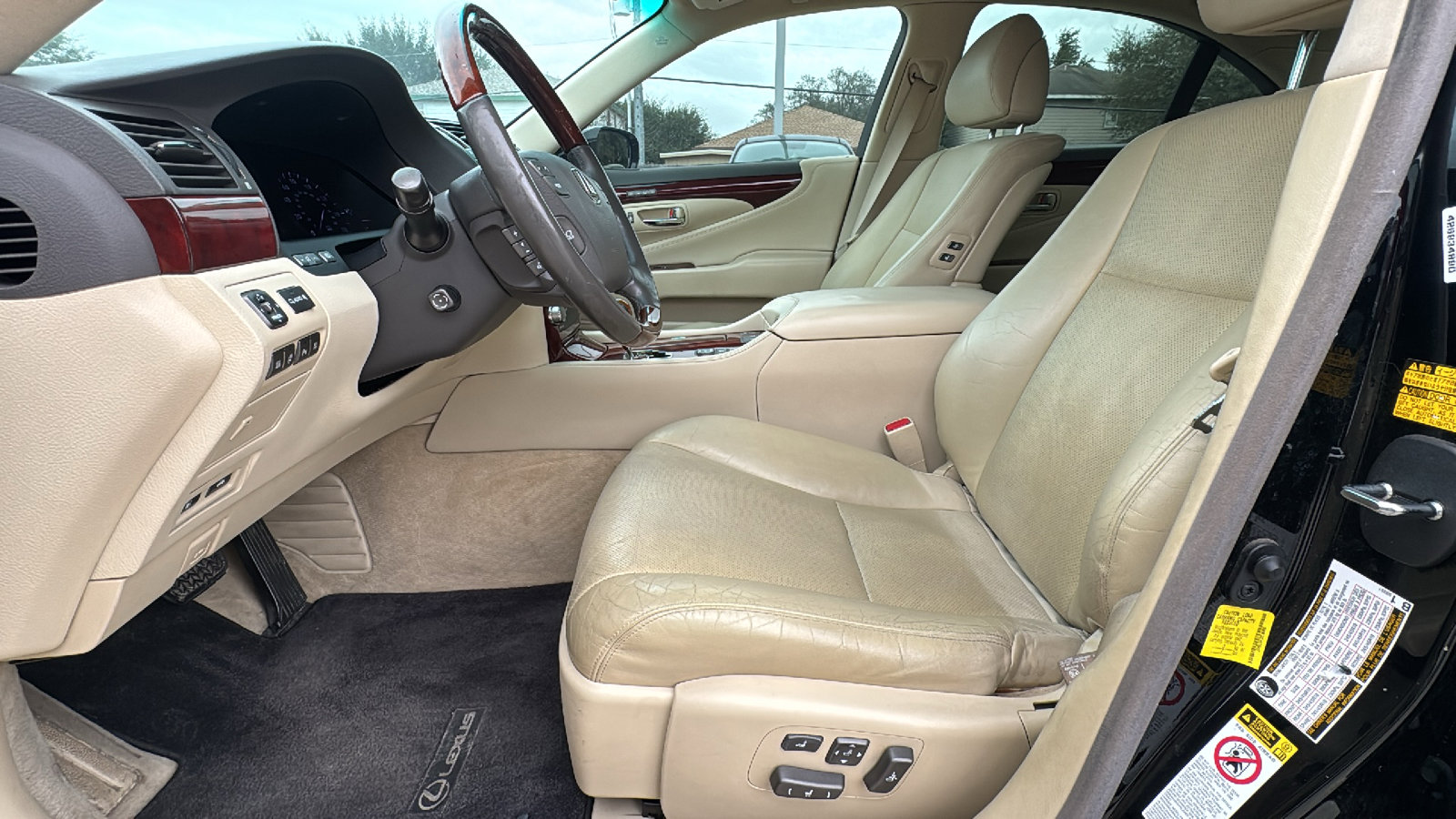 Used 2011 Lexus LS 460 w/ Comfort Pkg image 9