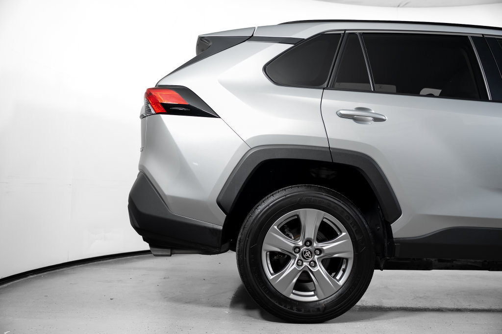 Used 2025 Toyota RAV4 XLE FWD image 5