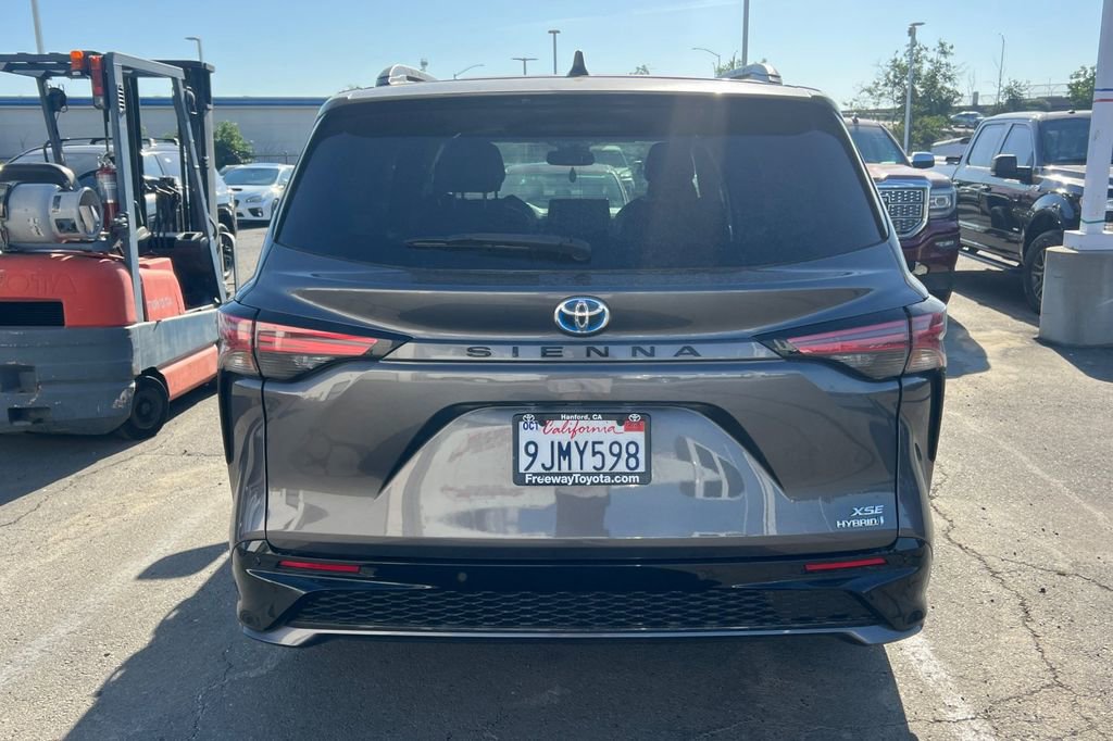 Certified 2021 Toyota Sienna XSE w/ XSE Plus Package FWD image 7