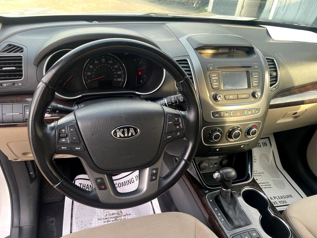Used 2014 Kia Sorento LX image 11