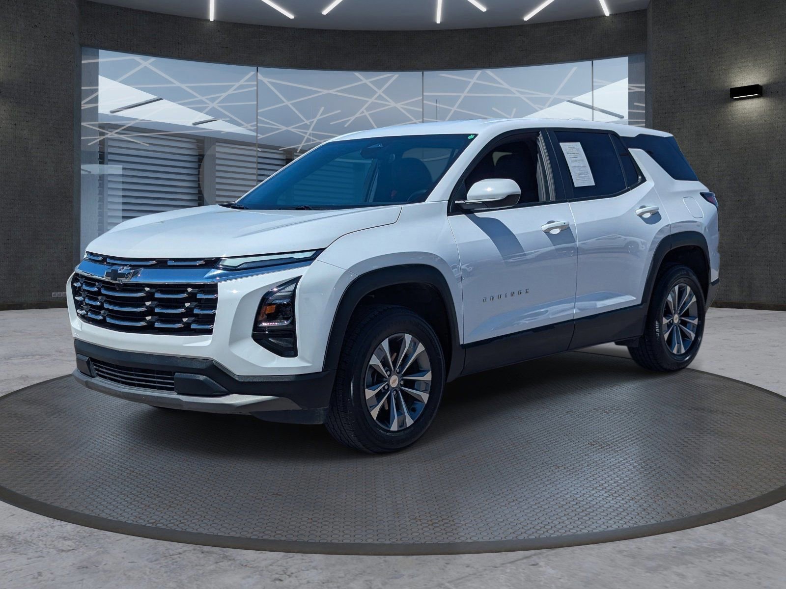 Used 2026 Chevrolet Equinox LT image 2