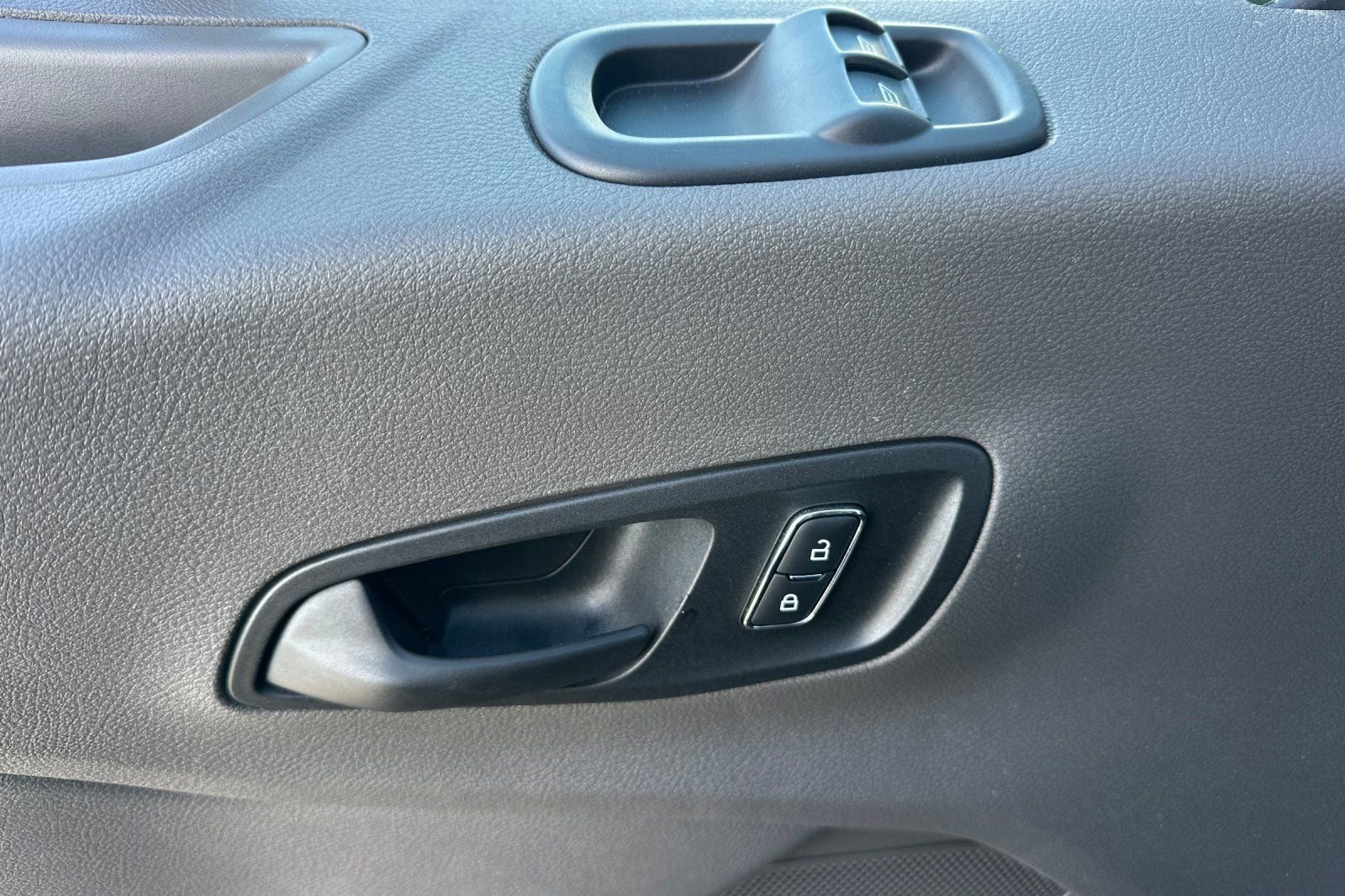 Used 2022 Ford E-Transit Low Roof image 11