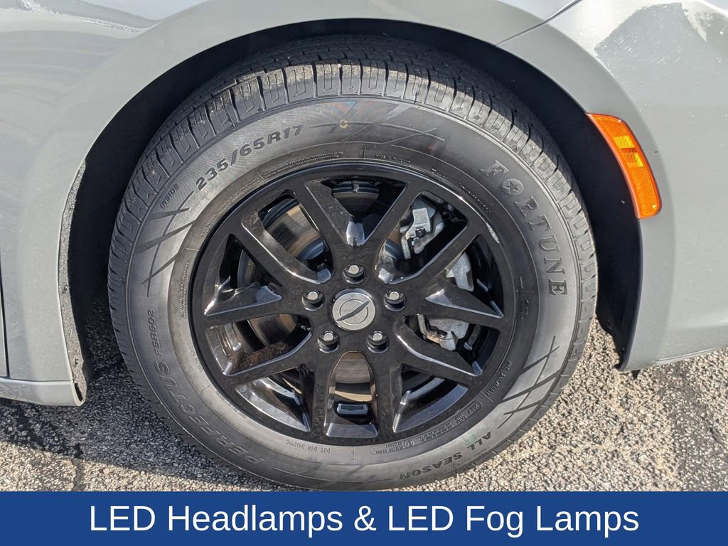 Used 2022 Chrysler Pacifica Touring-L image 11