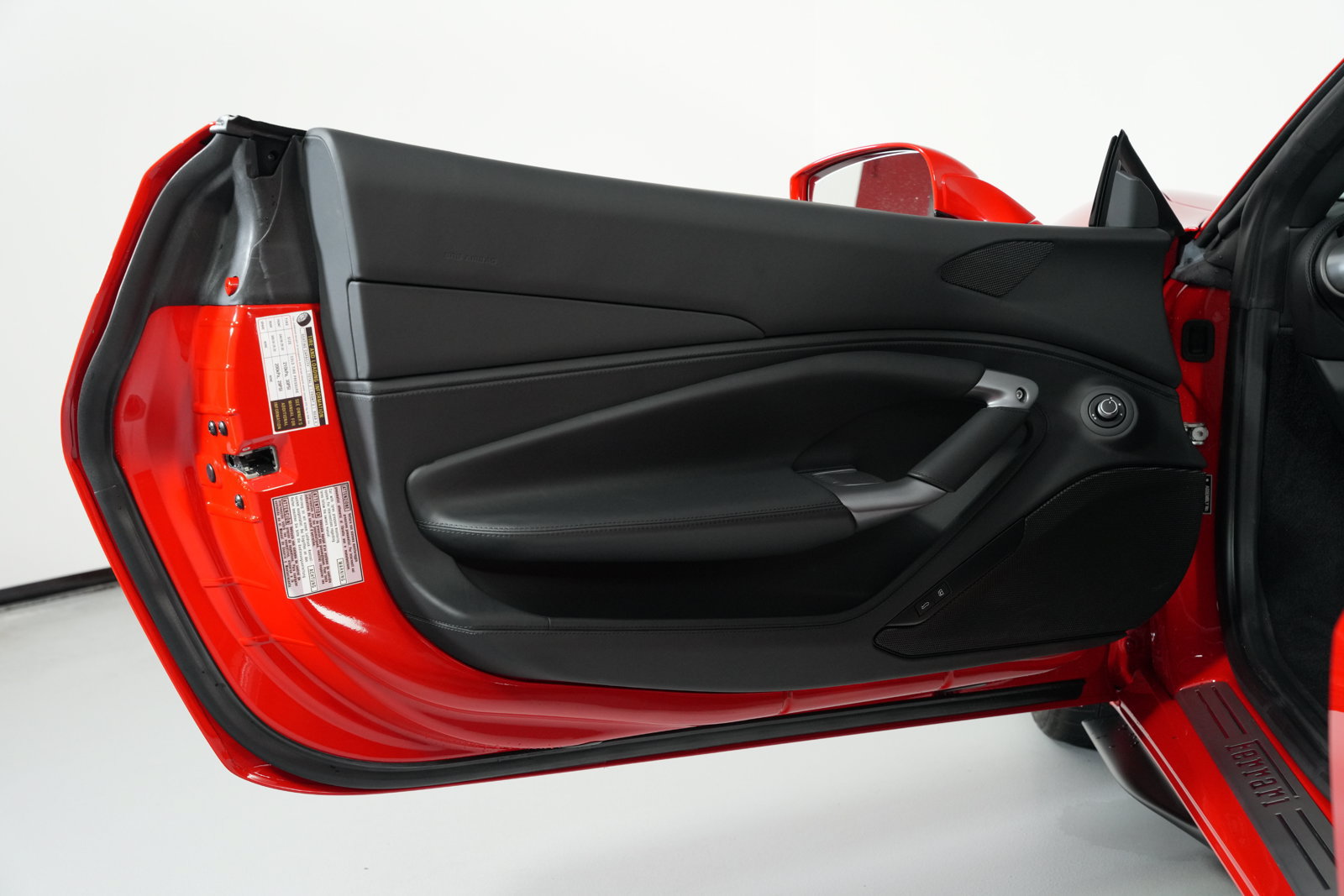 Used 2023 Ferrari F8 Spider RWD image 28