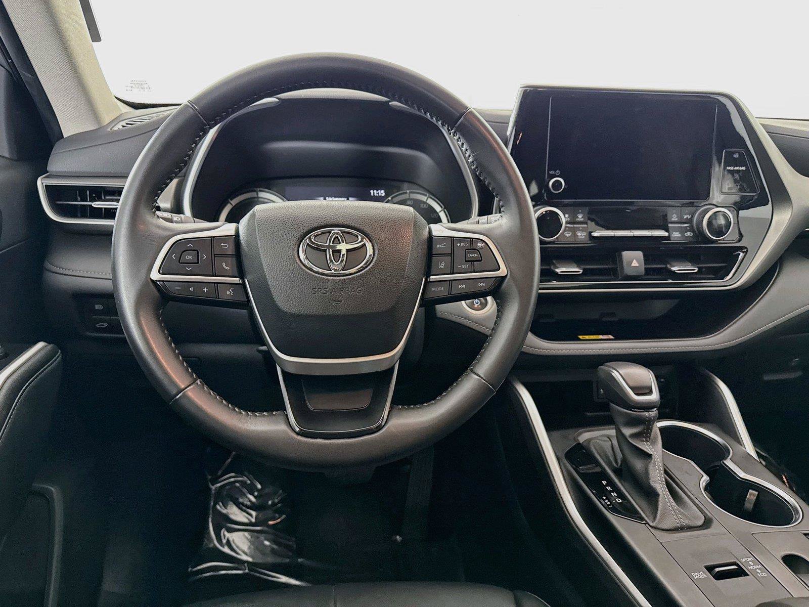 Used 2024 Toyota Highlander XLE AWD/4WD image 31