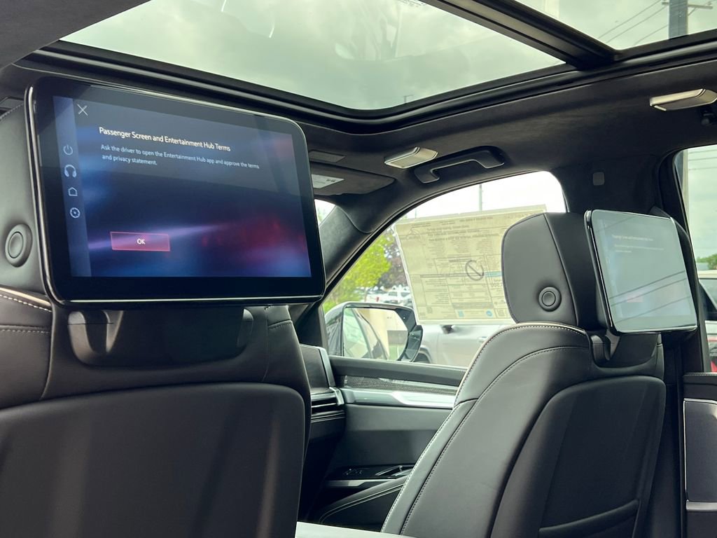 New 2026 Cadillac Escalade V w/ LPO, ONYX Package AWD/4WD image 7