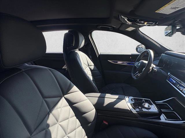Used 2025 BMW 740i w/ Premium Package RWD image 21